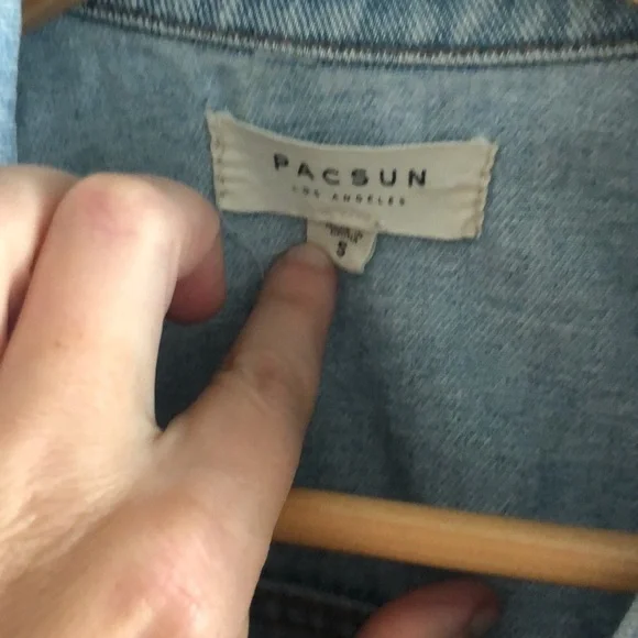 PAC SUN | Distressed light blue jean jacket - Picture 4 of 9